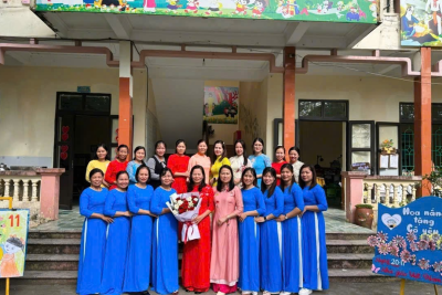 RỰC RỠ SẮC HOA VÀ ẤM ÁP TÌNH NGHỀ TRONG BUỔI TỌA ĐÀM KỶ NIỆM 43 NĂM NGÀY NHÀ GIÁO VIỆT NAM (20/11) TẠI TRƯỜNG MẦM NON TRUNG THÀNH