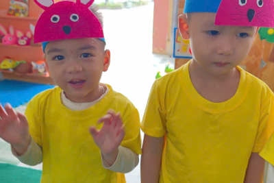 KHI CÔNG NGHỆ AI “HÔ BIẾN” GIỜ THỂ CHẤT THÀNH CHUYẾN PHIÊU LƯU KỲ THÚ TẠI LỚP 3 TUỔI B – TRƯỜNG MN TRUNG THÀNH