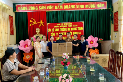 MÓN QUÀ Ý NGHĨA THÁNG 10- TRƯỜNG MẦM NON TRUNG THÀNH ĐÓN NHẬN TÀI TRỢ MÁY ĐIỀU HÒA